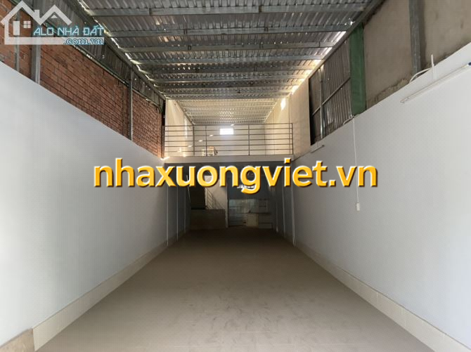 - CHO THUÊ NHÀ XƯỞNG 560m2 với 20tr 220M2 10tr HẾT HẠN HỢP ĐỒNG TẠI QUẬN 12.