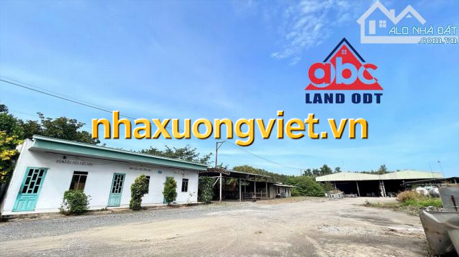 X001 bán nhà xưởng vị trí giao thông thuận lợi. Kết cấu kiên cố