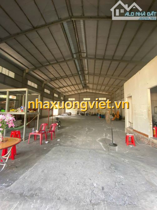 Bán kho giá rẻ Bình Chánh 1600m2 Kênh A gần Trần Văn Giầu