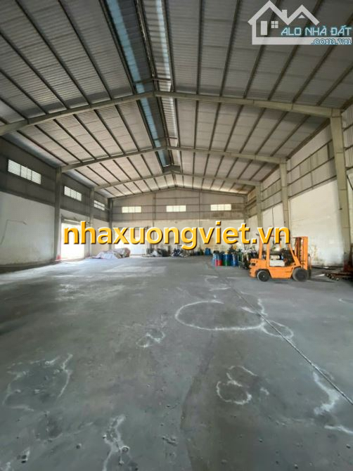 Bán kho giá rẻ Bình Chánh 1600m2 Kênh A gần Trần Văn Giầu