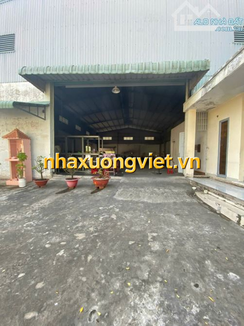 Bán kho giá rẻ Bình Chánh 1600m2 Kênh A gần Trần Văn Giầu