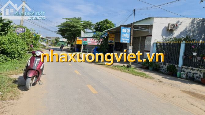 bán đất SKC 50x80m mặt tiền nhựa xã Đức Lập Hạ, Đức Hòa, Long An giá 22 tỷ.