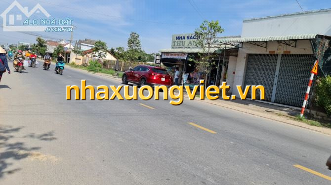 bán đất SKC 50x80m mặt tiền nhựa xã Đức Lập Hạ, Đức Hòa, Long An giá 22 tỷ.