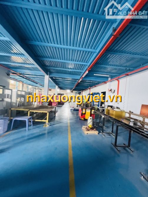 NHÀ XƯỞNG MẶT TIỀN ĐƯỜNG GẦN DT 1300M2 - ĐẦY ĐỦ CHỨC NĂNG - 2 TẦNG MỚI XÂY - NGANG LỚN 20M