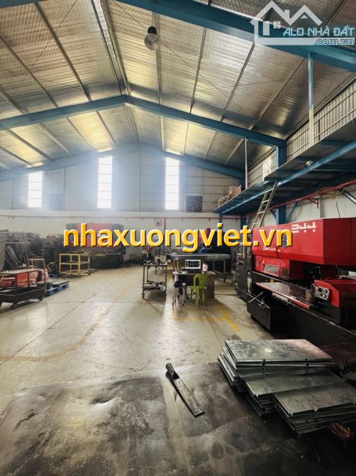 NHÀ XƯỞNG MẶT TIỀN ĐƯỜNG GẦN DT 1300M2 - ĐẦY ĐỦ CHỨC NĂNG - 2 TẦNG MỚI XÂY - NGANG LỚN 20M