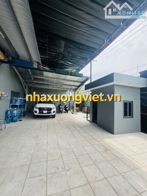 NHÀ XƯỞNG MẶT TIỀN ĐƯỜNG GẦN DT 1300M2 - ĐẦY ĐỦ CHỨC NĂNG - 2 TẦNG MỚI XÂY - NGANG LỚN 20M