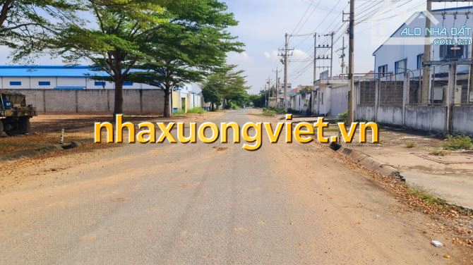 bán kho xưởng 25.000m2, giá 180 tỷ,  thuộc Đức Hòa, Long An .