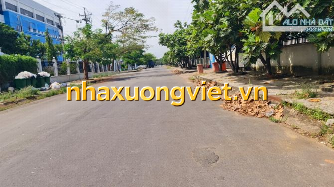 bán kho xưởng 25.000m2, giá 180 tỷ,  thuộc Đức Hòa, Long An .