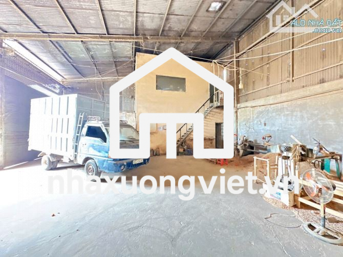 Bán xưởng mộc và máy móc 250m2 - 5,5 tỉ gx Hoà Bình  Xưởng đang sản xuất