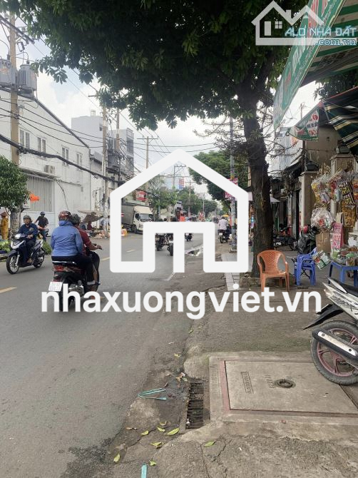 Mặt tiền Bình Tân dt lớn 760m2 18x42 sẵn nhà xưởng dòng tiền 75tr/th ngộp bank, 56 tỷ TL