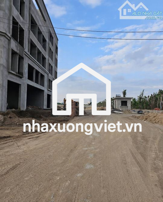 Cần bán kho xưởng 360m2 tại ccn Đông La, sát vd4