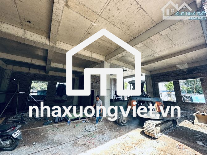 Cần bán kho xưởng 360m2 tại ccn Đông La, sát vd4