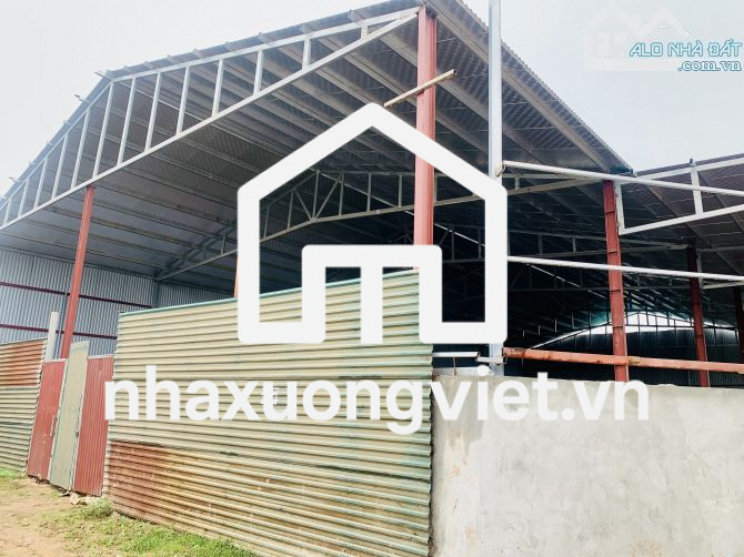 Cho thuê 900m2 nhà xưởng mới dựng