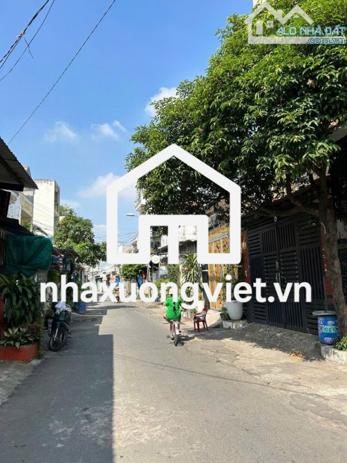 Nhà xưởng Mặt tiền đường TRUNG MỸ TÂY 12 , phường TMT, Q12, dt 338,5m2 (9mx38m) 25Tr/th