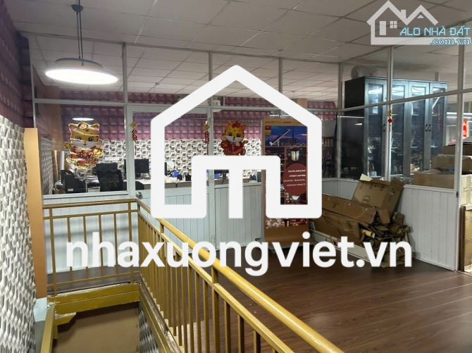 Nhà xưởng Mặt tiền đường TRUNG MỸ TÂY 12 , phường TMT, Q12, dt 338,5m2 (9mx38m) 25Tr/th